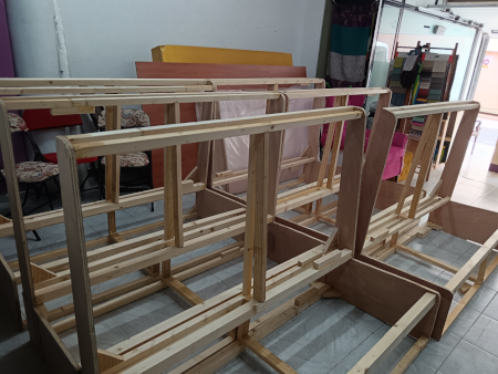 Proceso de fabricación de asientos para club social - Estructura de madera