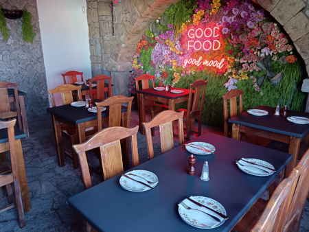 Tapizado para mesas en La Tapería, Puerto de la Cruz.