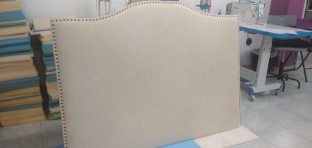 Cabecero tapizado en tela aquaclean blanco fabricado a medida